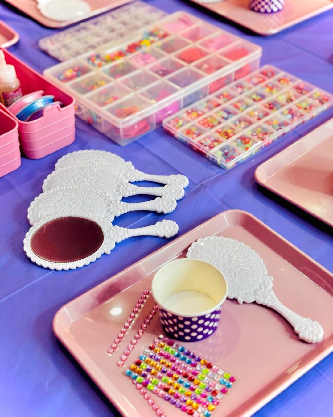 GIRLY ZONE — Pintacaritas Monterrey